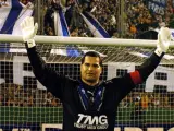 Fue uno de los deporitstas más excéntricos y también uno de los mayores ídolos del fútbol paraguayo. El portero José Félix Chilavert se hizo mundialmente famoso por lanzar las faltas y penaltis y ser el segundo portero más goleador de todos los tiempos, con más de 100 dianas en su cuenta.