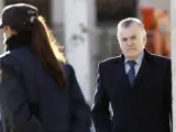 El extesorero del PP Luis Bárcenas, a su llegada a la sede Audiencia Nacional, donde este lunes se ha reanudado el juicio del caso de corrupción política Gürtel.