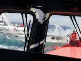 Trasladado el tripulante de un velero incendiado a la altura de las Illas Sisargas, en Malpica (A Coruña)