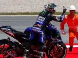El piloto de Yamaha muestra su enfado tras verse afectado por la caída de Jorge Lorenzo.