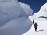 Un grupo de alpinistas escalan el Mont Blanc en Chamonix (Francia).