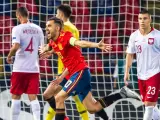 Dani Ceballos celebra su gol en el 5-0 de España a Polonia.