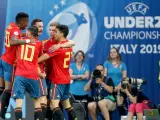 La selección española sub21 celebra el gol de Fabián en la final de la Eurocopa de la categoría ante Alemania.