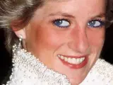 Una imagen de Diana de Gales, Lady Di, luciendo joyas de la Corona Británica.