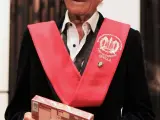 El actor Arturo Fernández en la obra de teatro 'Alta seducción' durante su 90 cumpleaños en Sevilla.