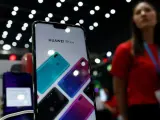 Un móvil de Huawei es expuesto en la Thailand Mobile Expo 2019 en Bangkok.