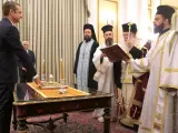 A diferencia de su antecesor, el izquierdista Alexis Tsipras, el líder conservador ha opatad por el juramento religioso ante el arzobispo de Atenas, Jerónimo II