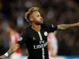 Neymar celebra un gol con la camiseta del PSG.