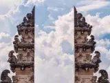 La conocida como Puerta del cielo de Lempuyang. Bali, Indonesia.