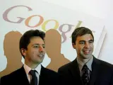 Los dos fundadores de Google cuentan con un salario base de un dólar al año desde el 2004. Pese a que rechazan sistemáticamente una subida, lo cierto es que la compañía tiene un valor que supera los 34.000 millones y la fortuna de ambos se sitúa en esos parámetros.