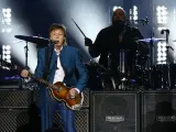 El músico británico Paul McCartney, durante el concierto de su nueva gira One on one ofrecido en el estadio Vicente Calderón de Madrid.