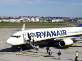 Avión Ryanair en el aeropuerto Seve Ballesteros de Santander