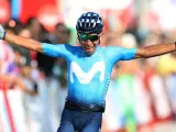 Nairo Quintana celebra su victoria de etapa en la Vuelta a España.