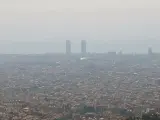 Vista de la contaminación sobre la ciudad de Barcelona.