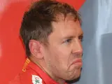 Sebastian Vettel, en el box de Ferrari.