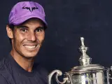 Rafa Nadal con el trofeo de campeón del US Open.
