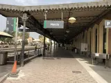 Estación de tren en El Carmen, tren, Renfe, cercanías, AVE, foto de archivo