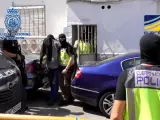 Momento de la detención en Algeciras de un miembro de Estado Islámico.