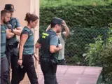 La Guardia Civil registra la vivienda de Castro Urdiales donde fue hallada una cabeza humana.