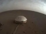 Imagen del sismómetro de la misión Insight de la NASA en Marte.