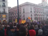 Manifestantes congregados en la Puerta del Sol contra la sentencia del 'procés'.