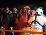 Llegada al puerto granadino de Motril de 58 inmigrantes rescatados por Salvamento Marítimo cuando navegaban en una patera en aguas del mar de Alborán.