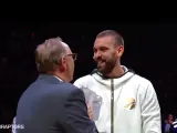 Marc Gasol, en el momento de recibir su anillo de campeón de la NBA