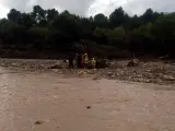 Coche volcado encontrado vacío en la orilla del río Francolí.