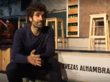 El actor Tamar Novas protagoniza un psicometraje de Juan Carlos Fresnadillo, patrocinado por Cerveza Alhambra, en el que mostrarán la vertiginosa velocidad a la que los jóvenes se han acostumbrado a ver el contenido audiovisual, adelantado a 1,5. El corto nos invita a disfrutar de la vida en tiempos de 'fasters'.
