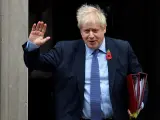 El primer ministro del Reino Unido, Boris Johnson, a su salida de Downing Street en Londres.