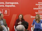 La secretaria ejecutiva de Mayores del PSOE, María Jesús Castro, con los candidatos Miguel Dalmau y Susana Sumelzo, en Zaragoza.