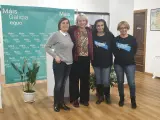 La candidata de Más País al Congreso por A Coruña, Carolina Bescansa, junto representantes del colectivo 'Enfermeiras en Loita' en Santiago