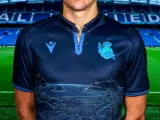 Mikel Oyarzabal con la camiseta especial de la Real Sociedad