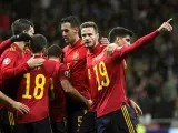 España celebra uno de los goles ante Rumanía