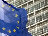 Bandera de la UE frente a la sede de la CE