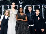 Angelina Jolie junto a sus hijos en la presentación de 'Maléfica 2'.