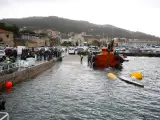 Llegada del remolcador 'Insuíña Rande' con el 'narcosubmarino' al puerto de Aldán /Pontevedra / Galicia (España), a 26 de noviembre de 2019.
