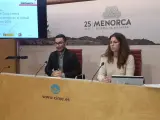 Director del IBASSAL, Rubén Castro, y directora de Ocupació del Consell, Innovació i Cooperació local del Consell de Menorca, Natividad Benejam.
