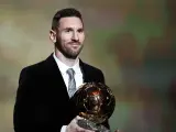 No hubo sorpresas: Leo Messi conquistó su sexto Balón de Oro por delante de Virgil Van Dijk y Cristiano Ronaldo, ausente en la gala.