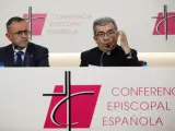 El secretario general de la Conferencia Episcopal Española (CEE), Luis Argüello, y el vicesecretario para asuntos económicos, Fernando Giménez Barriocanal. /EFE