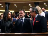 Los diputados Ciudadanos Inés Arrimadas, Edmundo Bal (c) y Marcos de Quinto antes del inicio de la sesión constitutiva de la Cámara Baja