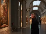 Algunos no daban crédito con la visita del actor al Museo del Prado y otros pedían un poco de silencio para escuchar al célebre intruso. Jeremy Irons es el guía excepcional de un documental y confiesa entre cuadros cuál es su obra favorita de la pinacoteca.
