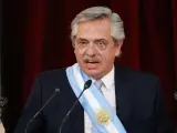 Alberto fernández toma posesión de su cargo como presidente de Argentina.
