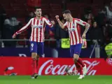 Morata y Saúl celebran un gol del Atlético.