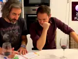 Manuel Martos y Joe Pérez-Orive, en un vídeo humorístico subido a Twitter.
