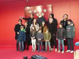 Artistas callejeros interpretan la canción de Navidad de Madrid