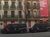 Presencia policial en Ferraz tras la irrupción de Hogar Social en sede de PSOE