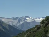 El tercer destino espa&ntilde;ol es el Valle de Ar&aacute;n, no muy accesible hasta hace poco lo que ha permitido conservar sus pueblos medievales o su naturaleza virgen. Es un viaje para aquellos que disfruten las actividades al aire libre y por supuesto sean aficionados al esqu&iacute;.