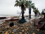 Imagen del paseo marítimo de Almenara (Castellón) con graves desperfectos y complatemente inundado por la borrasca Gloria.