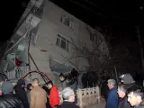 Imagen de un edificio destruido tras el terremoto de magnitud 6,5 en Turquía.